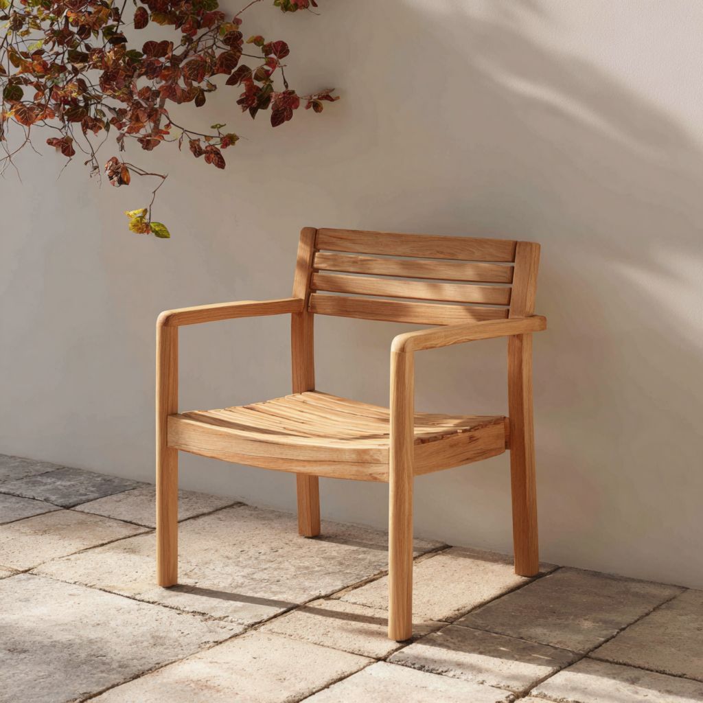 Silla de exterior de madera, diseño minimalista para terraza o jardín