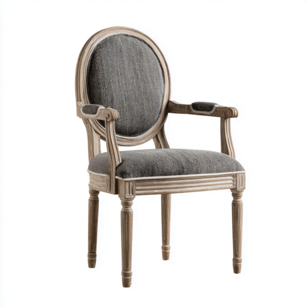 Sillón con respaldo redondo de madera y tapizado gris