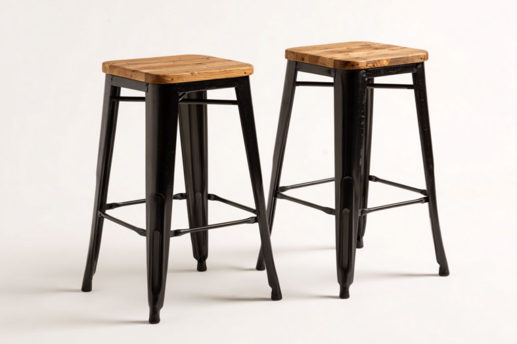 Juego de 2 taburetes de bar estilo industrial con asiento cuadrado de madera natural y estructura metálica negra