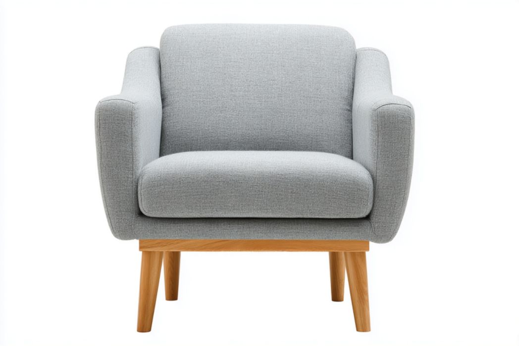 Sillón gris claro en tejido con cojín de asiento y patas de madera roble