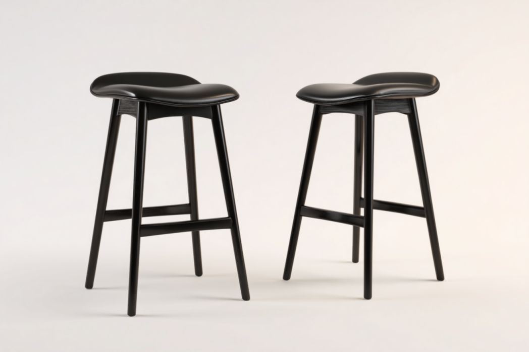 Juego de 2 taburetes de bar negros de madera con asiento curvado