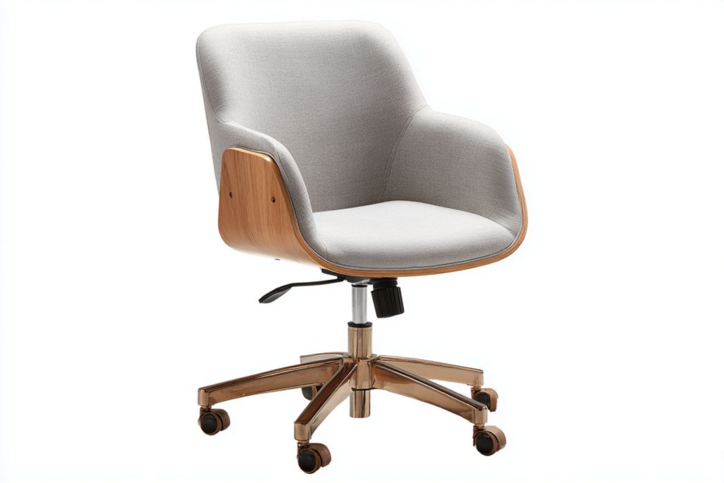Silla de oficina en tela gris claro con estructura de madera y base metálica con ruedas