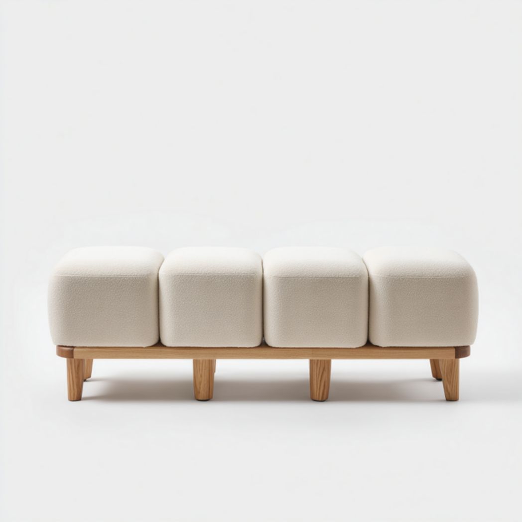 Banco tapizado en blanco con base de madera y 4 cojines cuadrados