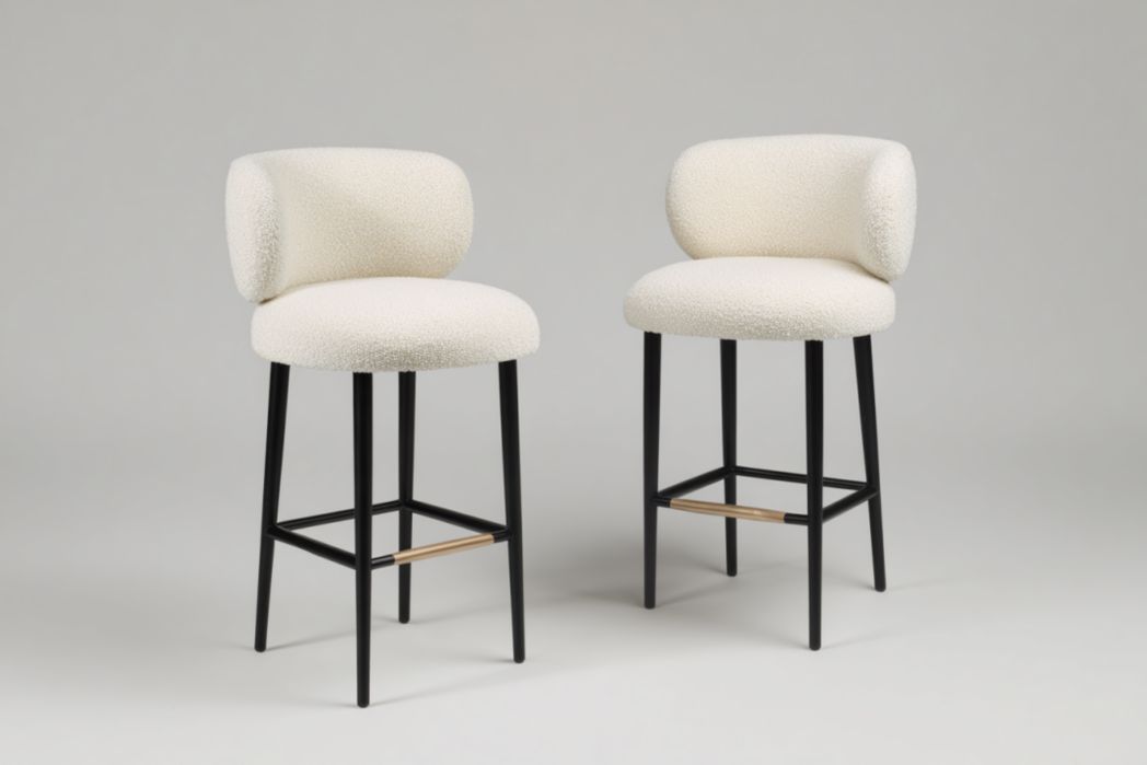 Juego de 2 taburetes de bar tapizados en tela beige con respaldo y estructura metálica negra