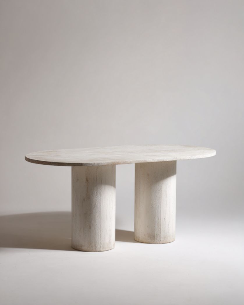 Mesa de comedor beige efecto travertino con tablero orgánico y doble pedestal cilíndrico, 180×95×75 cm