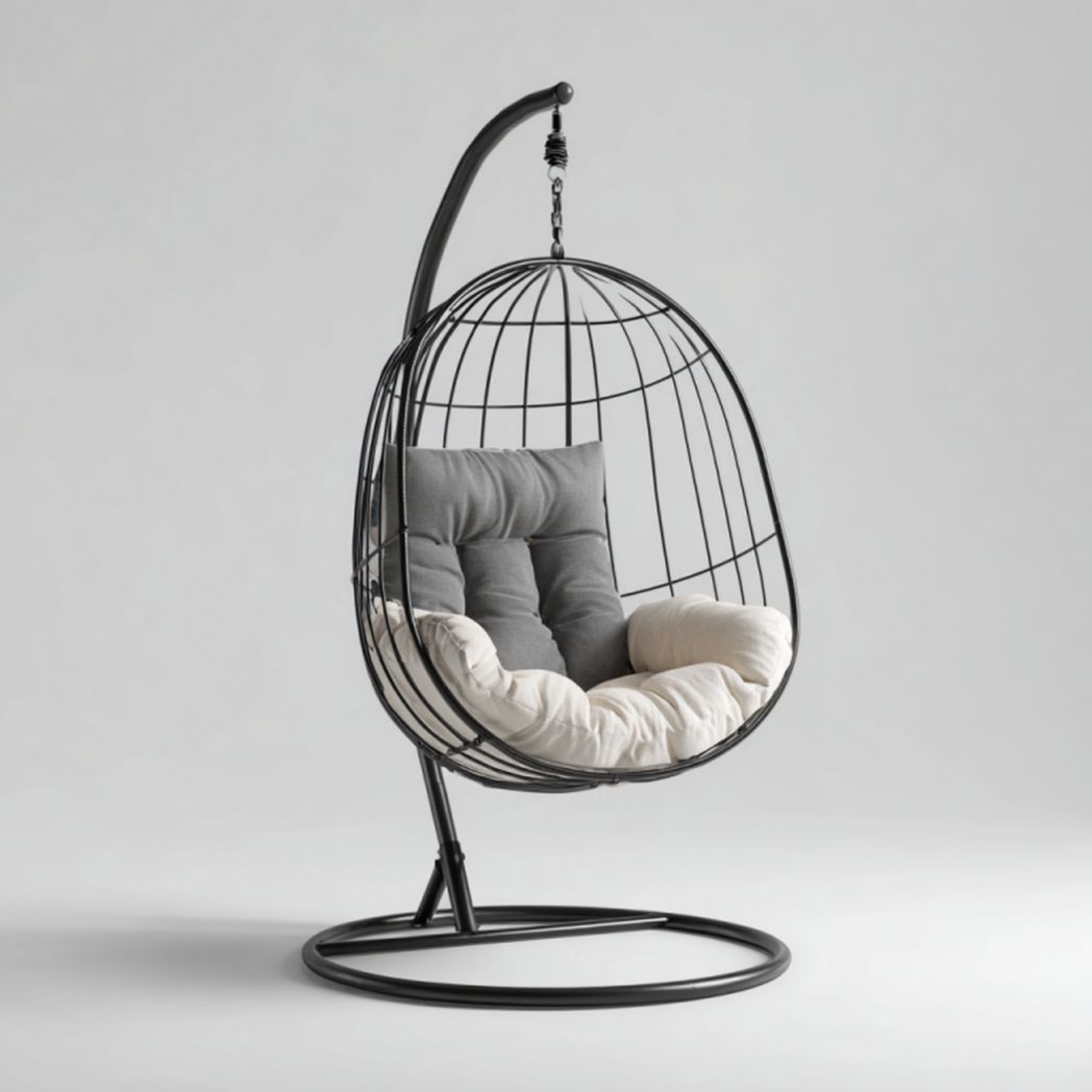 Silla colgante tipo huevo en negro con base circular y cojines crema y gris