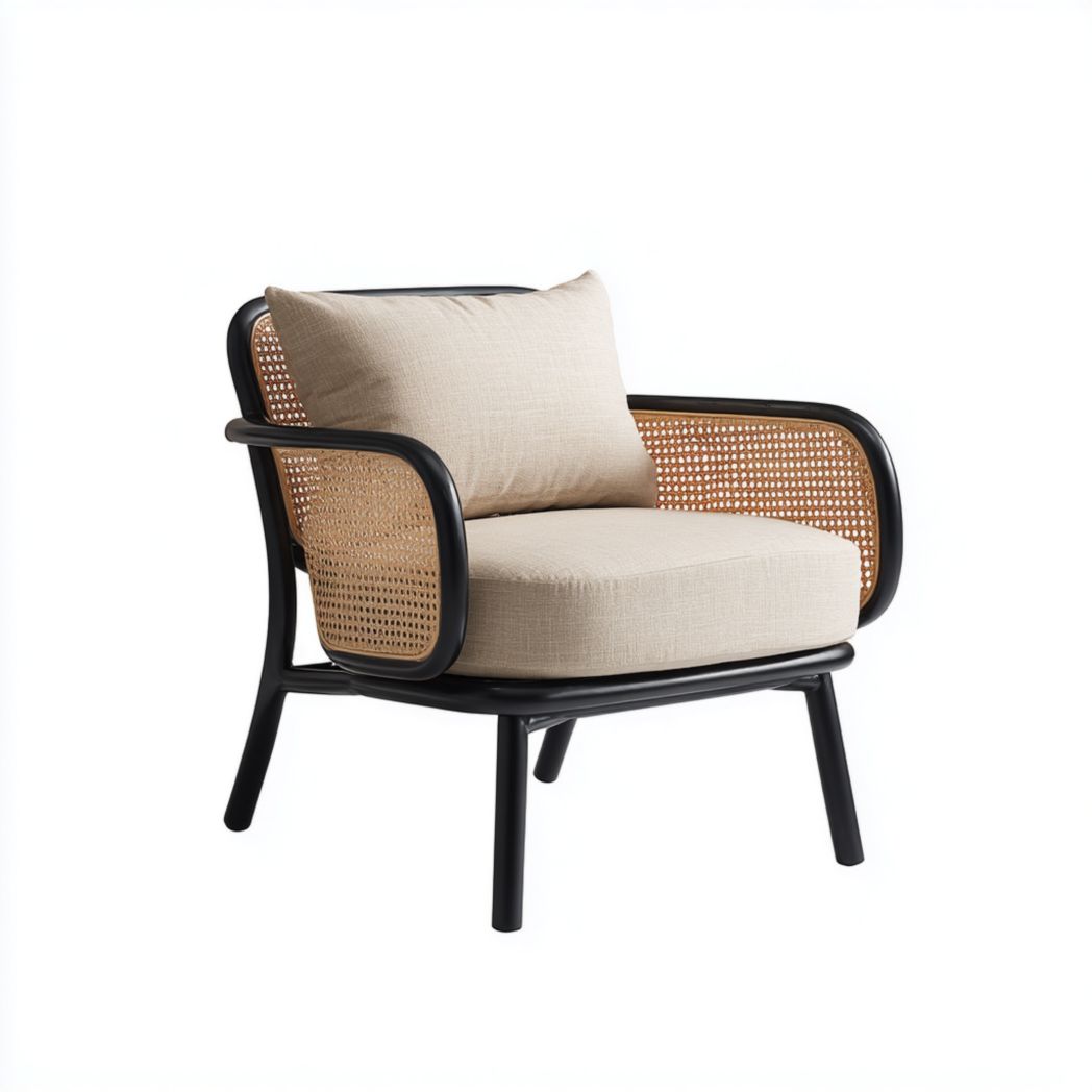 Butaca de jardín con estructura negra, paneles de rejilla natural y cojines beige 78×77×78 cm