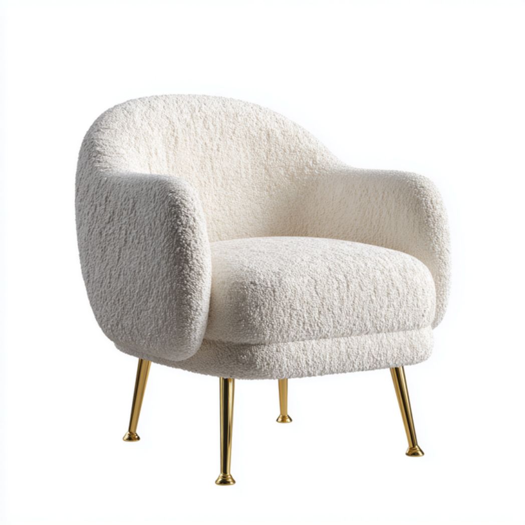 Sillón bouclé crema con patas doradas y respaldo envolvente