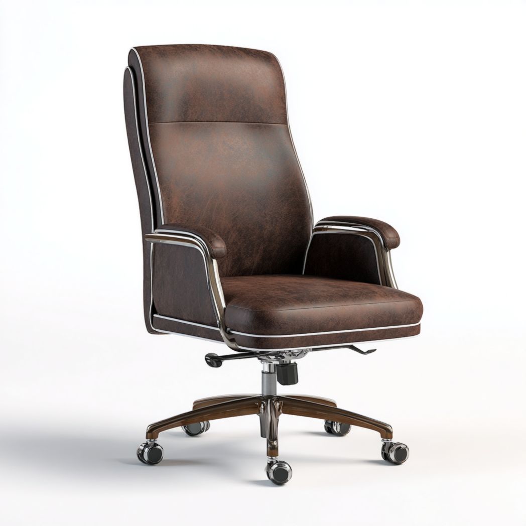 Silla de oficina de respaldo alto en piel marrón con reposabrazos metálicos y base con ruedas