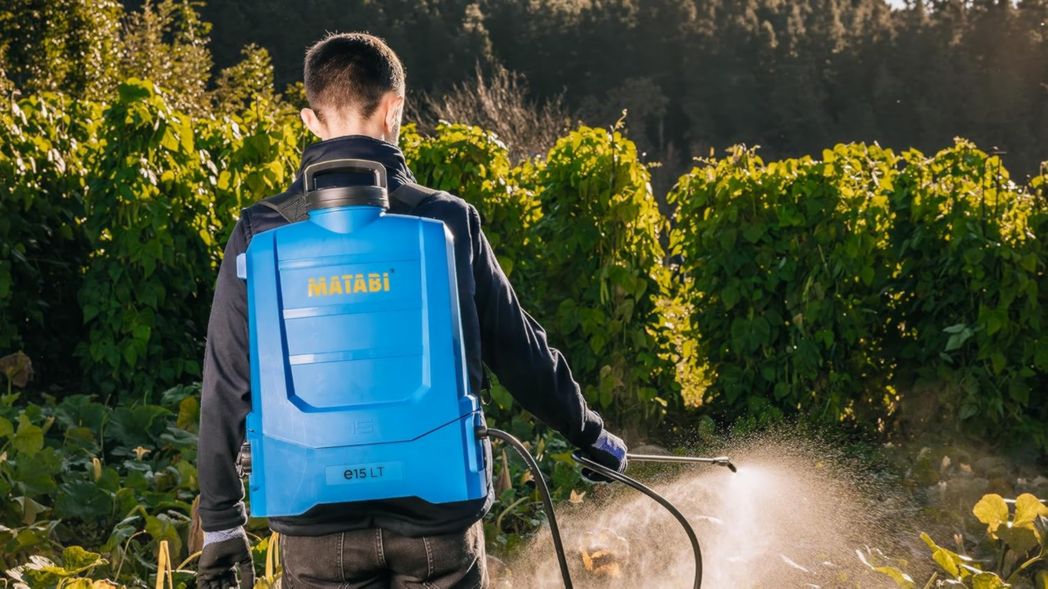 Pulverizador eléctrico Matabi e15 LT - Batería de ion de litio extraíble - Capacidad de hasta 150 L - Diseño compacto y ligero - Correas acolchadas - Depósito ergonómico - Boquillas incluidas - Fabricado en la UE